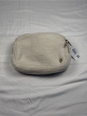 lululemon Everywhere Belt Bag Large Fleece White Gold New With Tags